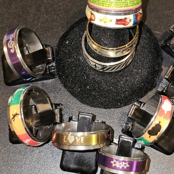 Rings Q - Picture 2 of 8